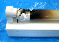 蛍光灯からLEDの蛍光灯へ付け替える行為は危険なので絶対ダメです